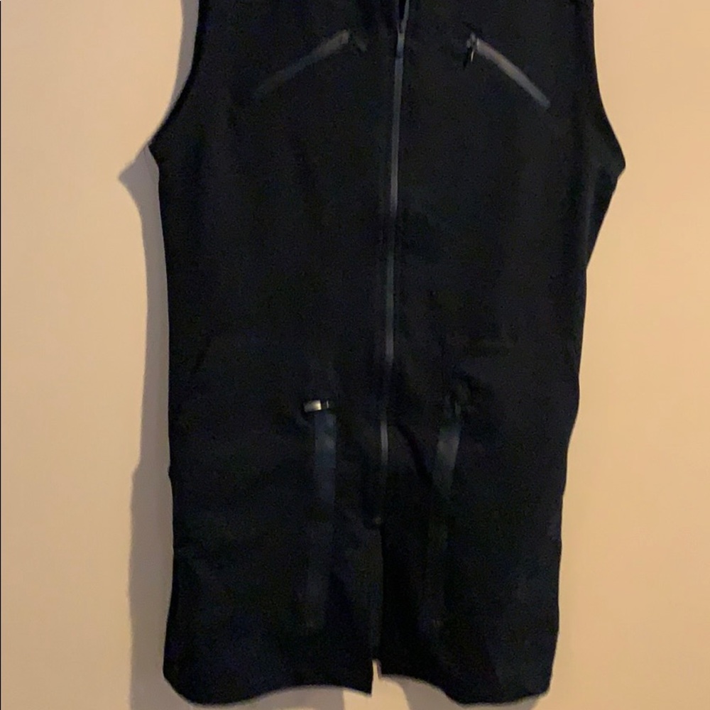 Sleeveless hoodie